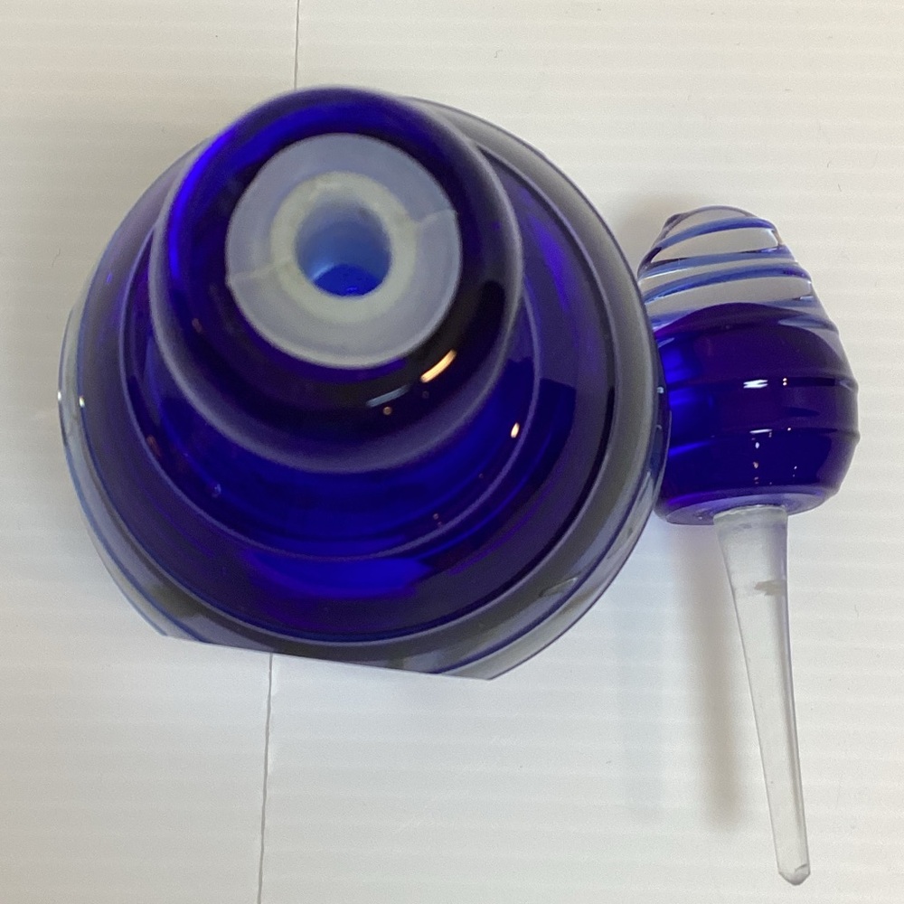 VTG Two’s Company Hand Blown Glass Perfume Bottle With Lid And Dipper Blue - Picture 9 of 9